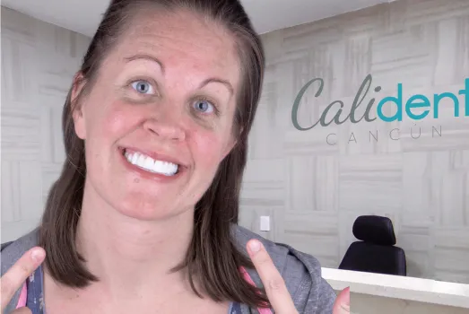 Dentistas en Calident, Cancún, brindando un servicio profesional a sus pacientes.